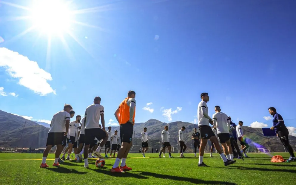 Jugadores de la Academia en pleno entrenamiento. Foto: Club Bolívar.