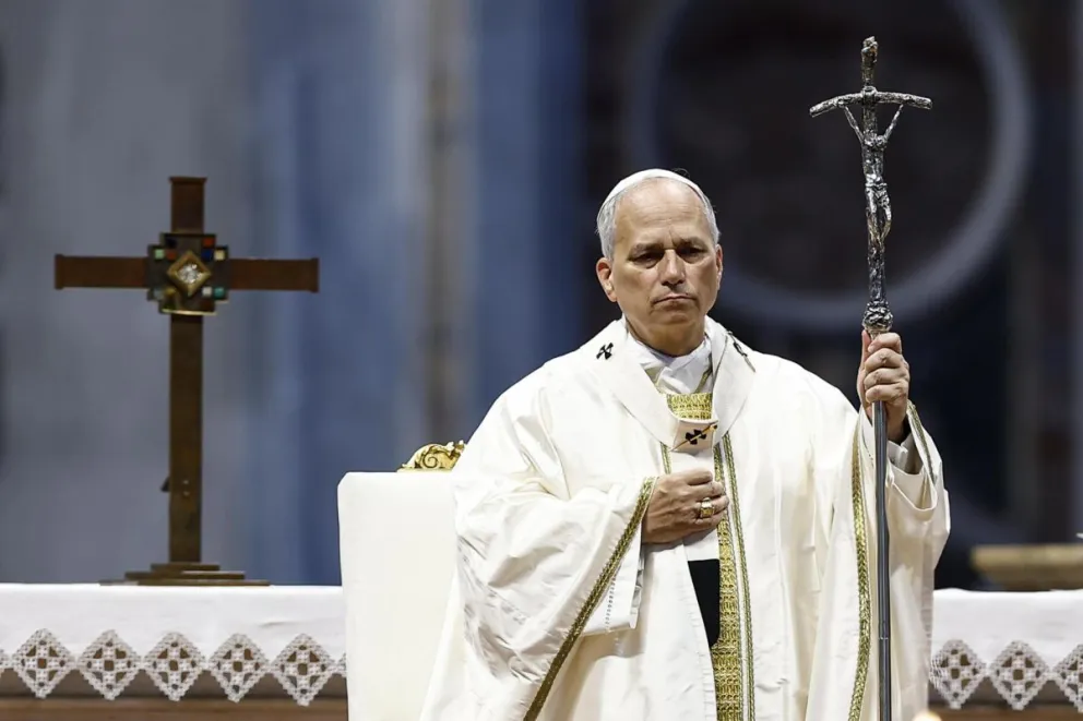 El papa León XIV preside la Santa Misa en la Basílica de San Pedro, en la Ciudad del Vaticano, el 15 de junio de 2025, con motivo del Jubileo del Deporte. Foto: EFE