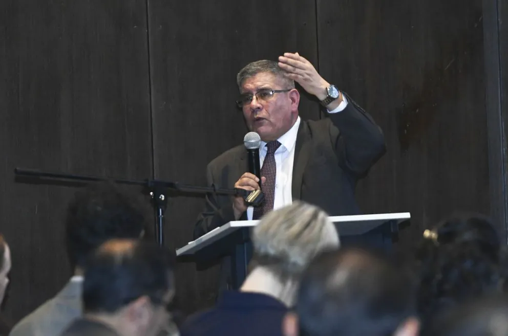 Waldo Albarracín, durante la presentación de un informe. Foto: APG 