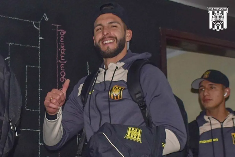 Rodrigo Banegas, arquero del Tigre, llega al Hernando Siles en un partido anterior. Foto: club The Strongest