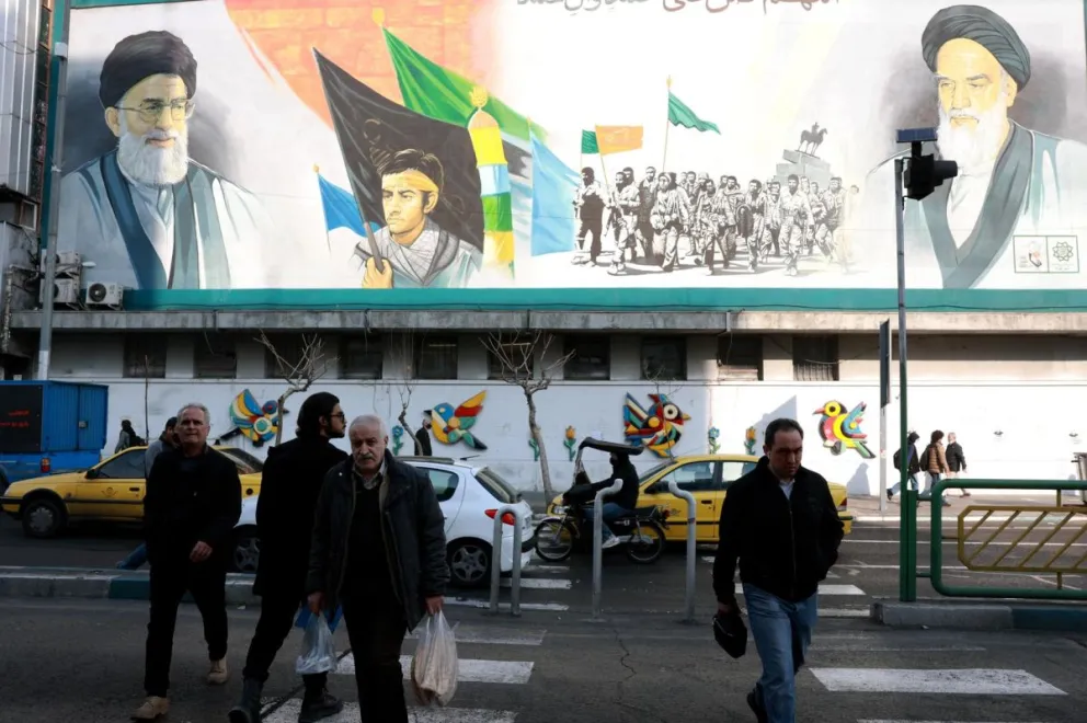 Un mural con Líder Supremo iraní, el Ayatolá Ali Khamenei. Foto: EFE