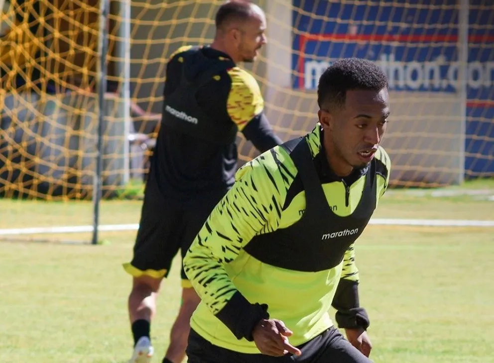 Jaime Arrascaita en un entrenamiento anterior del Tigre en Achumani. Foto: The Strongest.