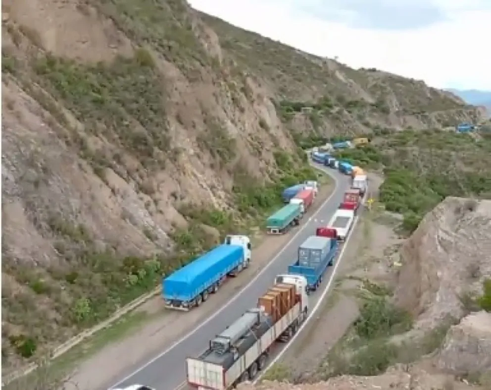 Los bloqueos de las últimas semanas han perjudicado también a la movilización de combustible en cisternas. Foto: ABI