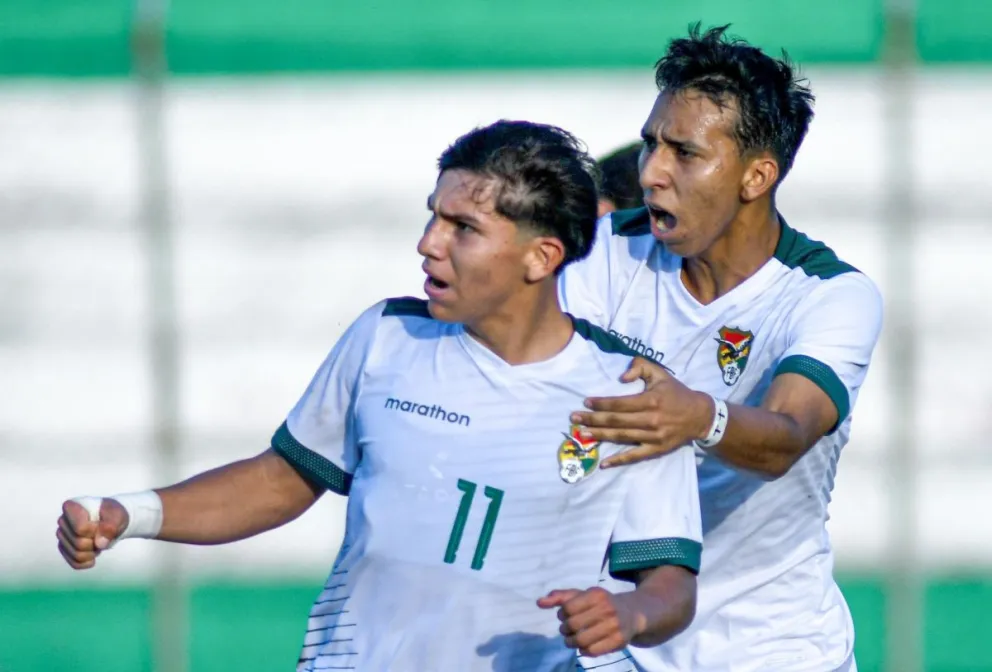 Maraude (11) celebra su gol ante Uzbekistán. Foto: FBF.