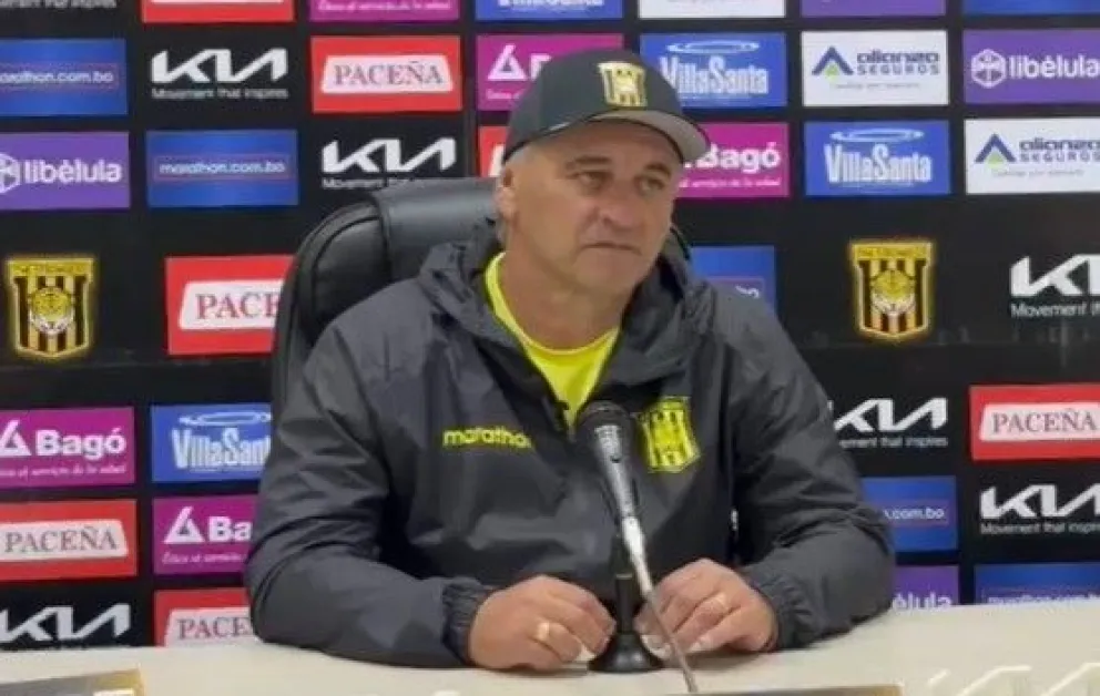 Carlos Bustos, el DT del Tigre, durante la conferencia de prensa. Foto: captura de video