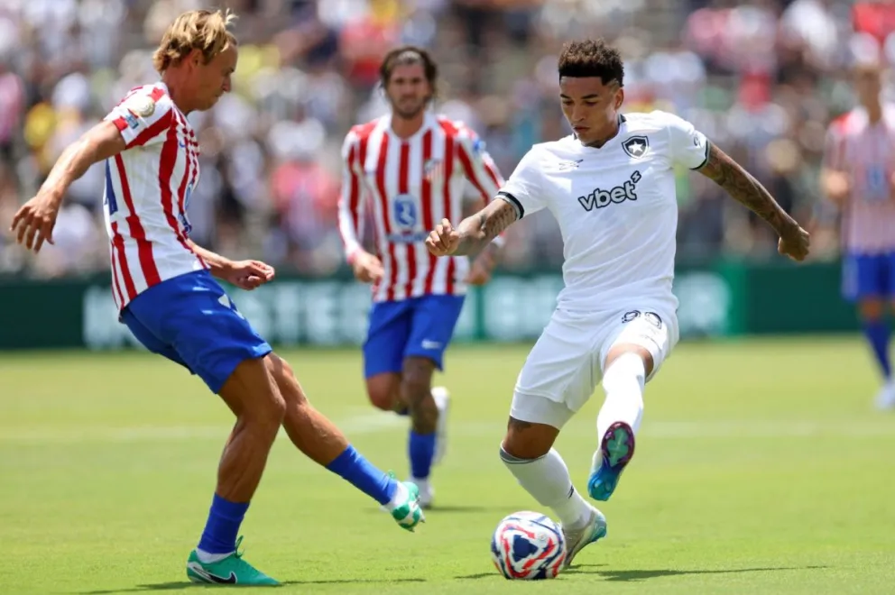 Una incidencia del encuentro disputado entre brasileños y españoles. Foto: CB