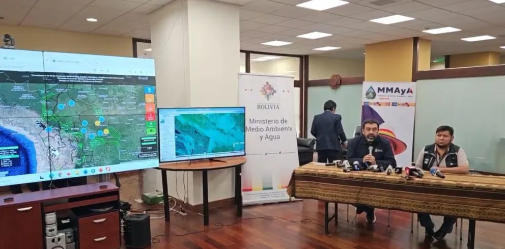 El ministro de Medio Ambiente y Agua, Álvaro Ruiz, presenta el sistema. FOTO: ABI