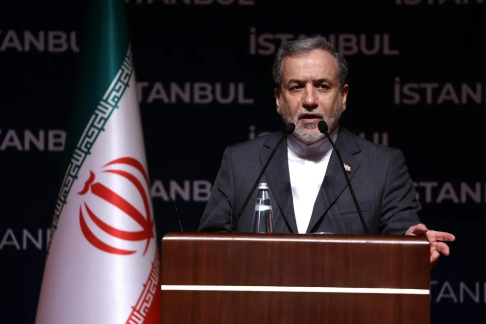 El ministro de Exteriores de Irán, Abás Araqchí, al ofrecer una rueda de prensa este domingo, 22 de junio, en Estambul (Turquía). Foto: EFE