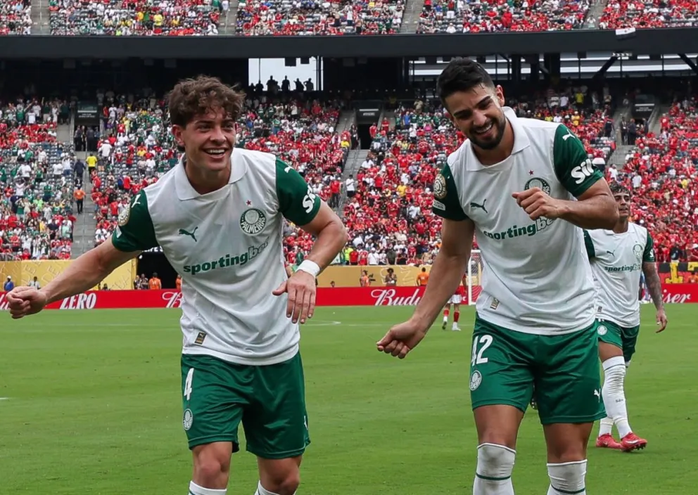 Los jugadores del verdao celebran la clasificación. Foto: SEP