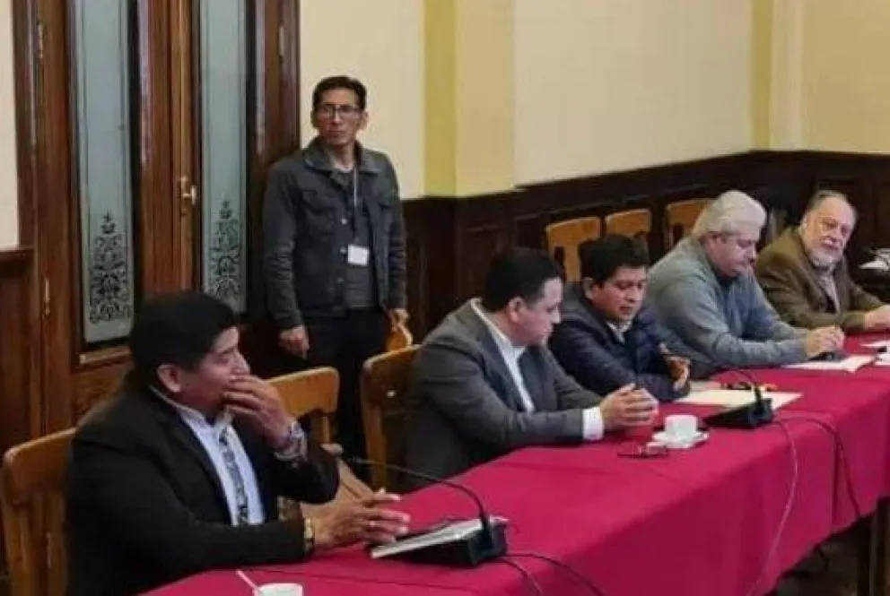 Reunión que analiza los créditos en las instalaciones de la Vicepresidencia. Foto: Radio Líder 97