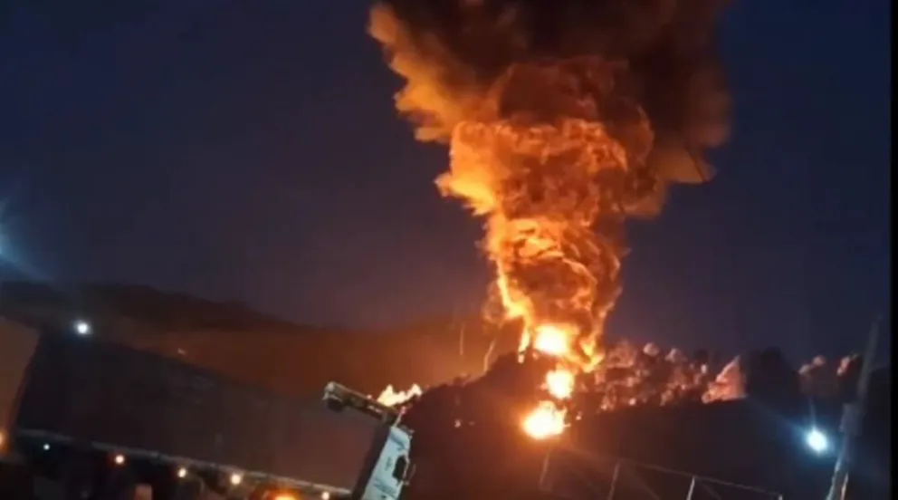 Vista del incendio. FOTO: ERBOL