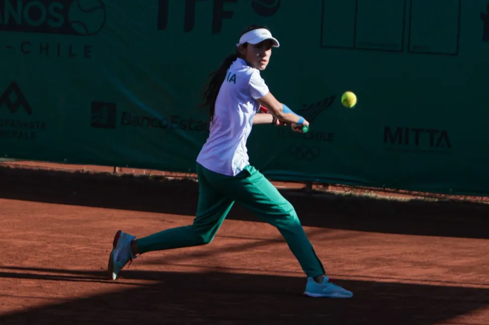 Fernanda Guzmán durante su partido del martes. Foto: Federación de Tenis de Chile.