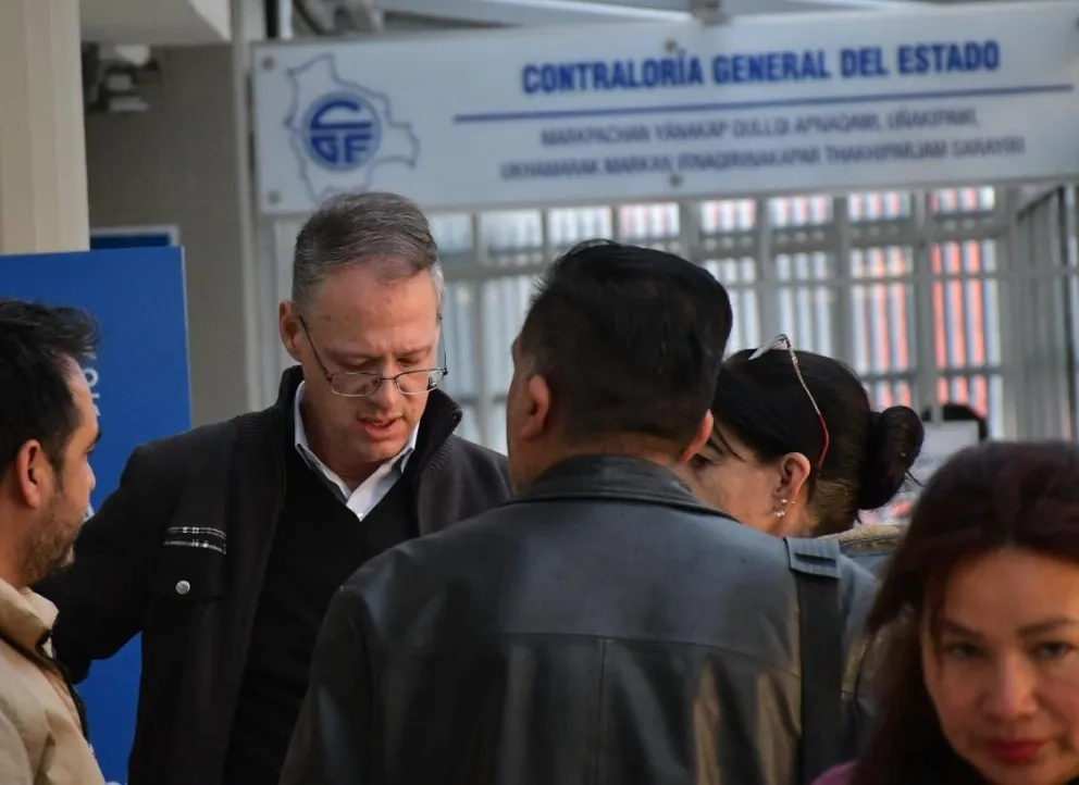 El candidato  de NPG, Jaime Dunn, en la Contraloría, este miércoles. Foto: APG