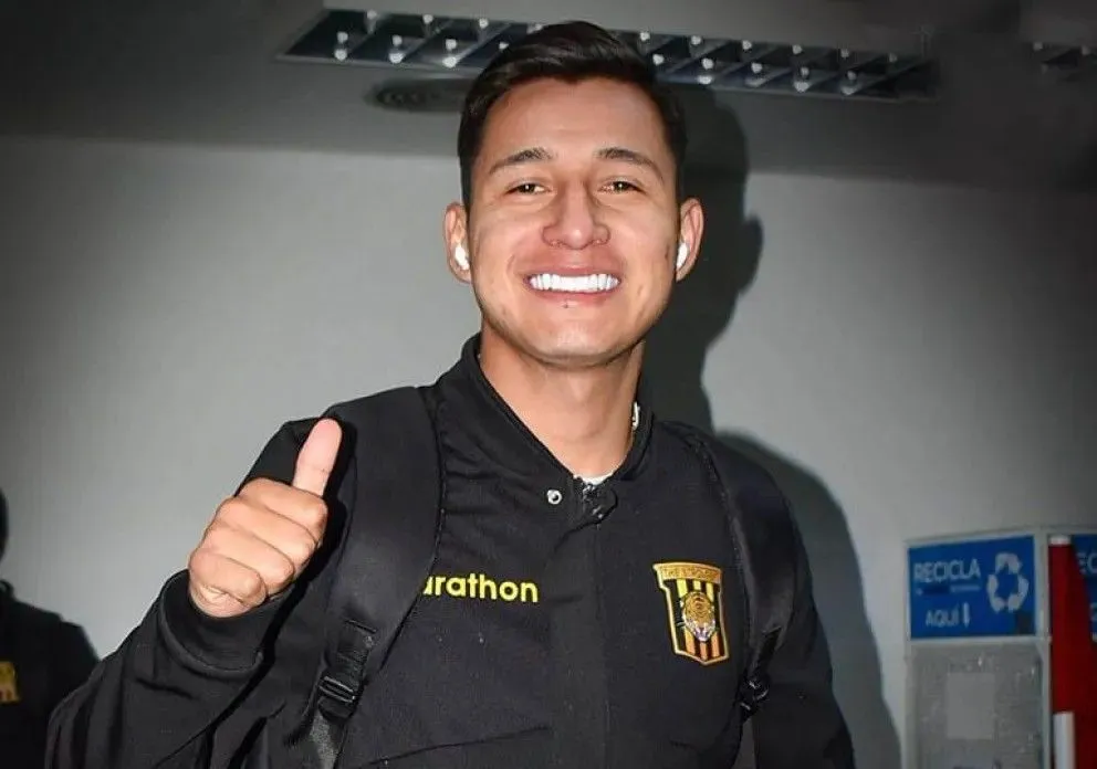 José Alfredo Flores alista su viaje a Europa para incorporarse al FC Kryvbas. Foto: club The Strongest