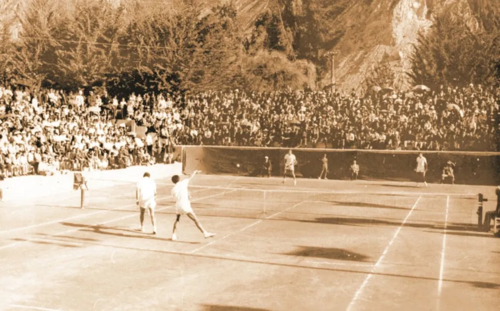 Un partido de exhibición en el club por su 75° aniversario. Foto: Archivo CTLP.