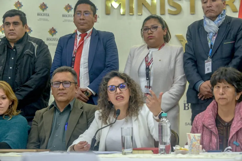 La ministra de Salud, María Renée Castro, informa sobre la situación y avance de contagios de sarampión en Bolivia. Foto: Ministerio de Salud