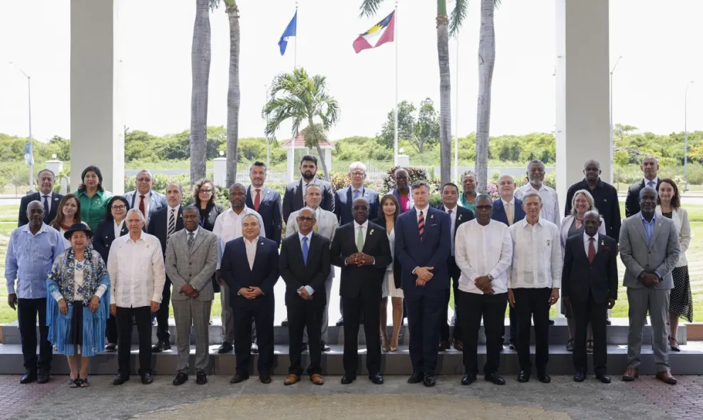 Representantes de los países miembros de la Organización de los Estados Americanos posan durante la 55ª Asamblea General de la OEA este 26 de junio de 2025, en Saint John’s (Antigua y Barbuda). Foto: EFE