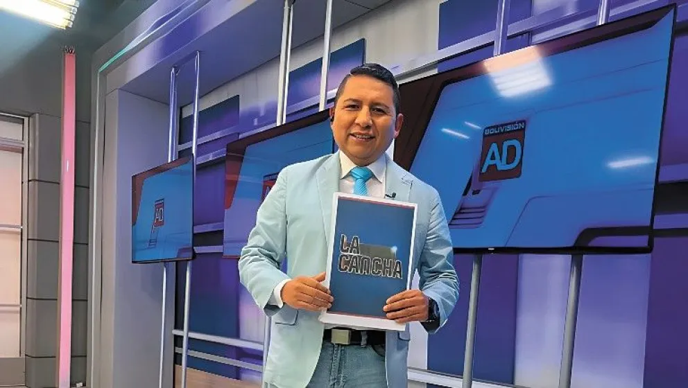 Juan Pablo Mamani en el set de Bolivisión.  
