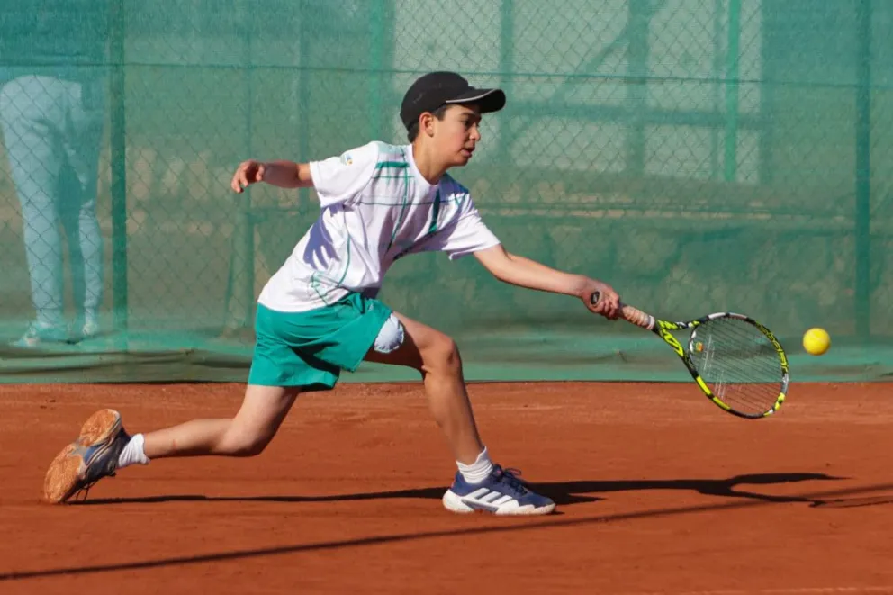 El tenista Pedro Melean durante su partido. Foto: Federación de Tenis de Chile
