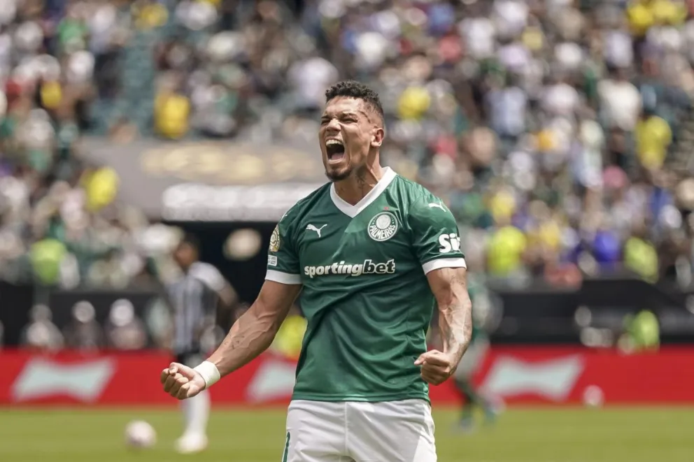 Paulinho, del Palmeiras, celebra el 1-0 durante el partido. Foto: EFE.