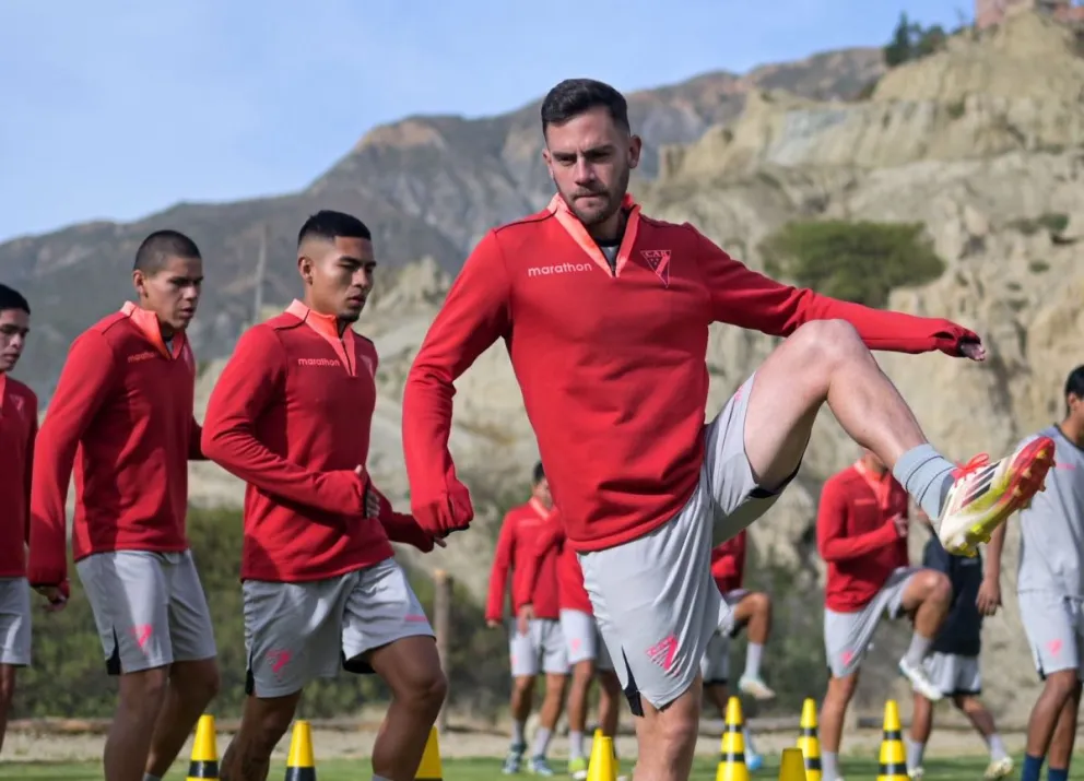 Saucedo lidera el entrenamiento. Foto: Club Always Ready.