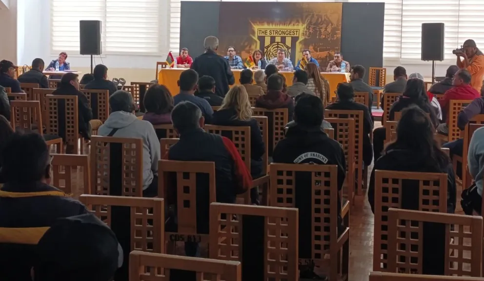 Minutos finales de la Asamblea Extraordinaria de The Strongest. Foto: Sports 360