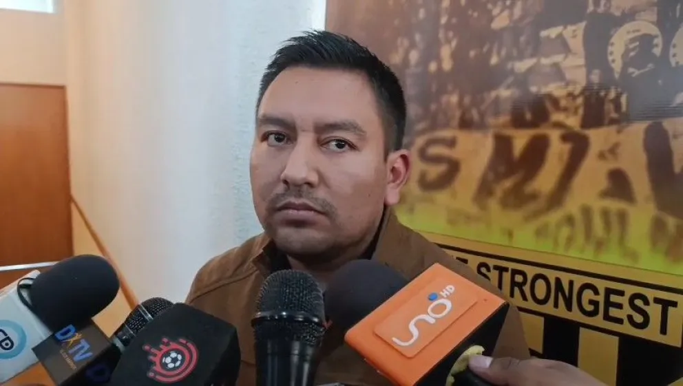 El directivo José Gudiño responde preguntas de los periodistas. Foto: Sports 360