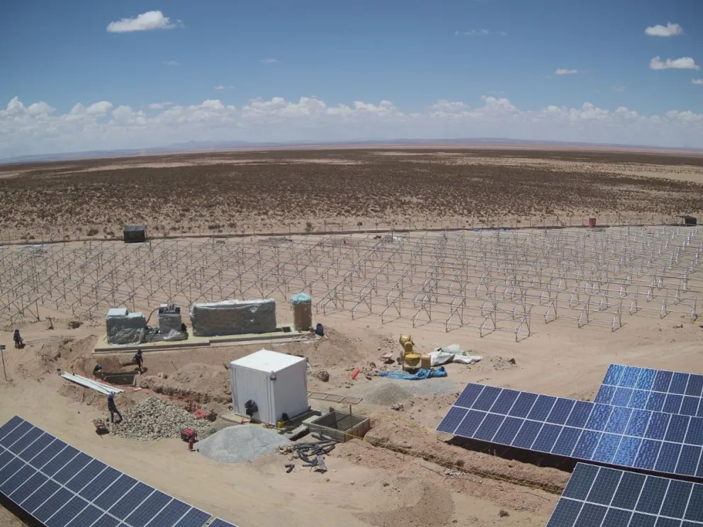 Obras en una planta solar. Foto: ABI
