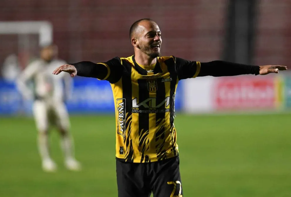 El delantero atigrado Juan Godoy festeja el gol del triunfo del Tigre. Foto: Agencia Marka Registrada