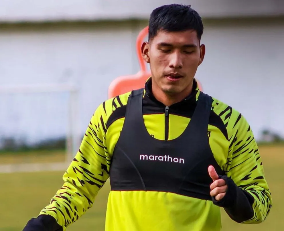 Jeyson Chura, jugador del Tigre, en un entrenamiento del plantel. Foto: club The Strongest