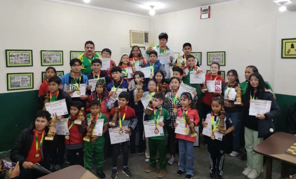 Los premiados del torneo cruceño. Foto: Federación Boliviana de Ajedrez.