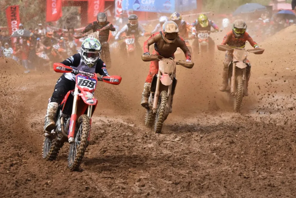 Varios pilotos durante la prueba valluna. Foto: APG.