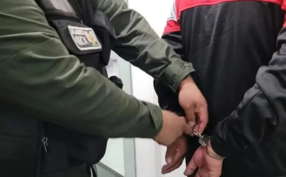 Un sospechoso detenido por la Policía, en una imagen referencial. Foto: FGE
