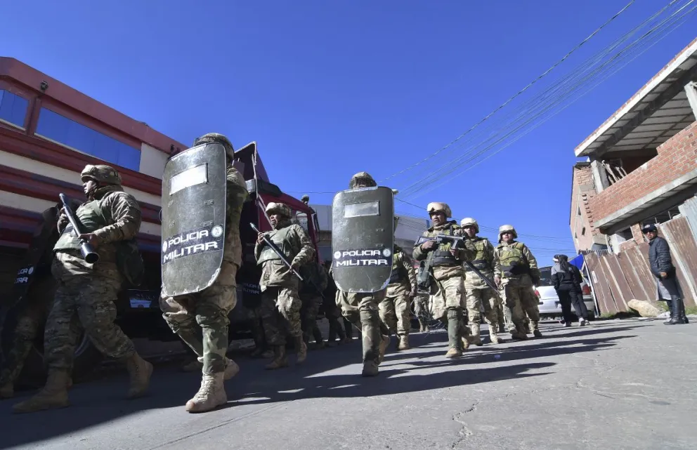 Policías militares en Llallagua, el 12 de junio, durante la convulsión (imagen referencial). Foto: Archivo APG
