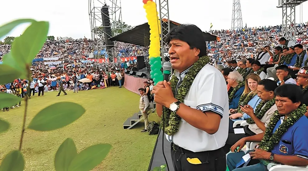 Evo Morales exhorta a sus seguidores, en un evento que se realizó en su plaza fuerte de Lauca Ñ, en el Trópico cochabambino. Foto: ABI