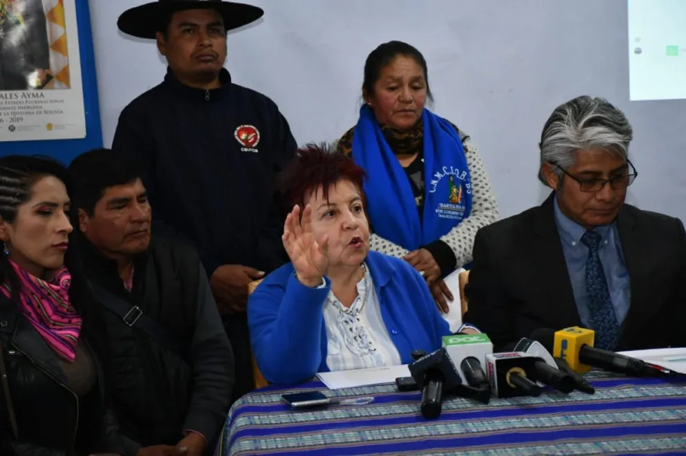Morales, durante la rueda de prensa de este miércoles, junto a otros representantes del "evismo". Foto: APG