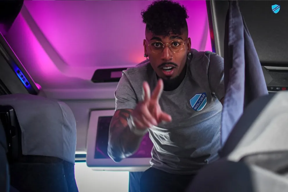 Gomes durante uno de sus últimos viajes con el club celeste. Foto: Club Bolívar.