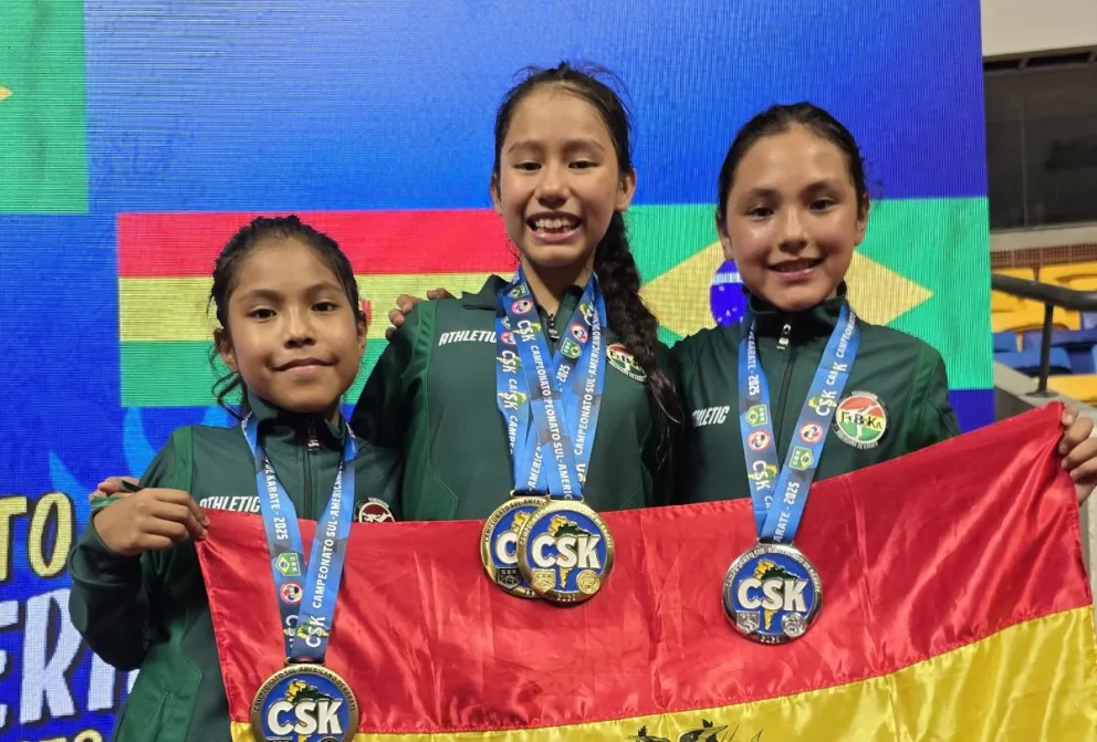 Tres bolivianas con sus medallas del Sudamericano. Foto: Feboka.