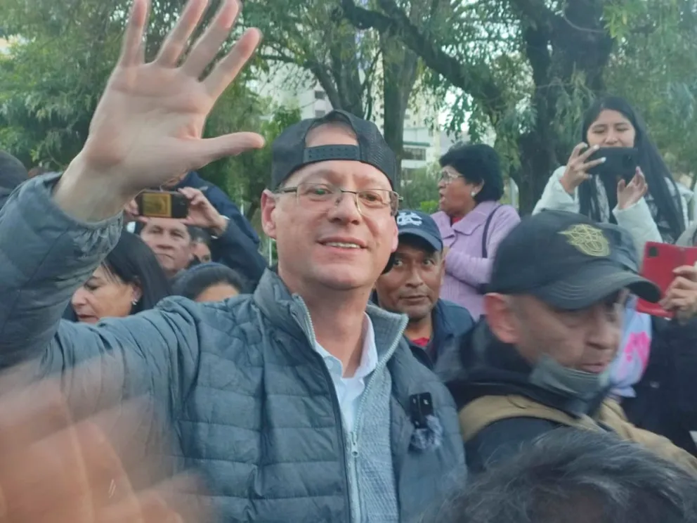 Jaime Dunn con sus afines. Foto: Paulo Lizaárraga