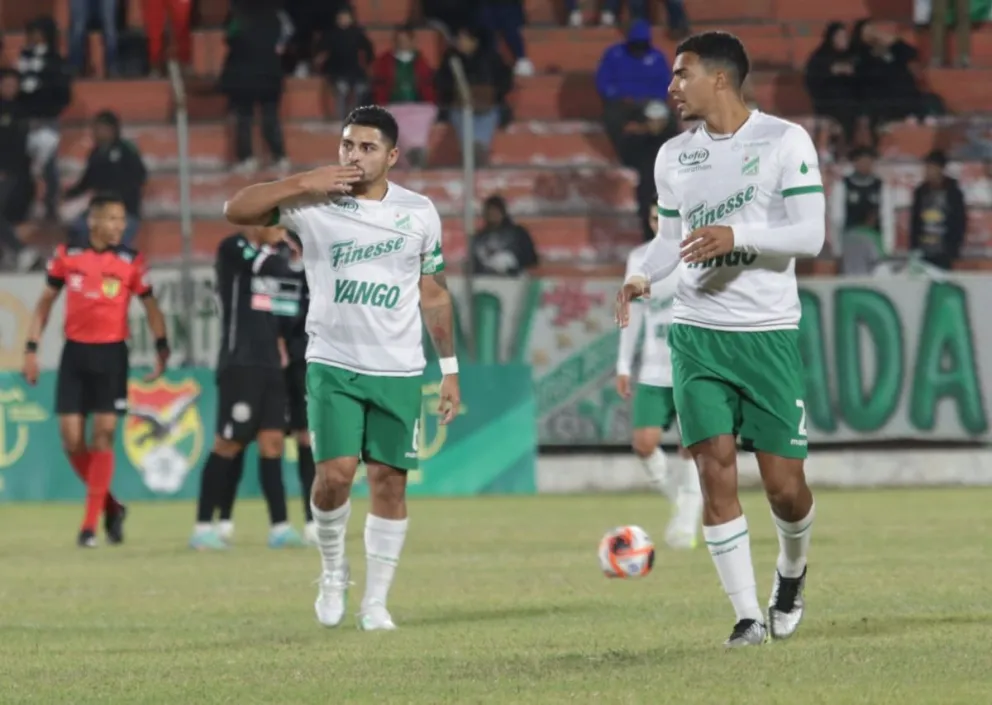 Daniel Rojas, con una dedicatoria especial, celebra el segundo gol de Oriente. Foto: Agencia Marka registrada