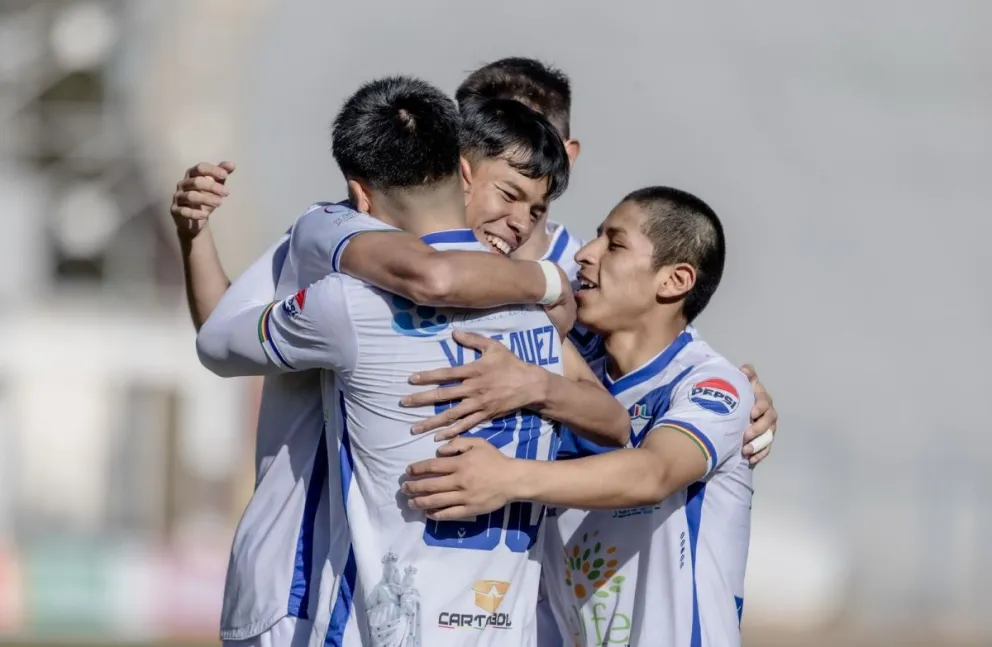 Jugadores del cuadro orureño celebran uno de sus goles. Foto: GV San José.