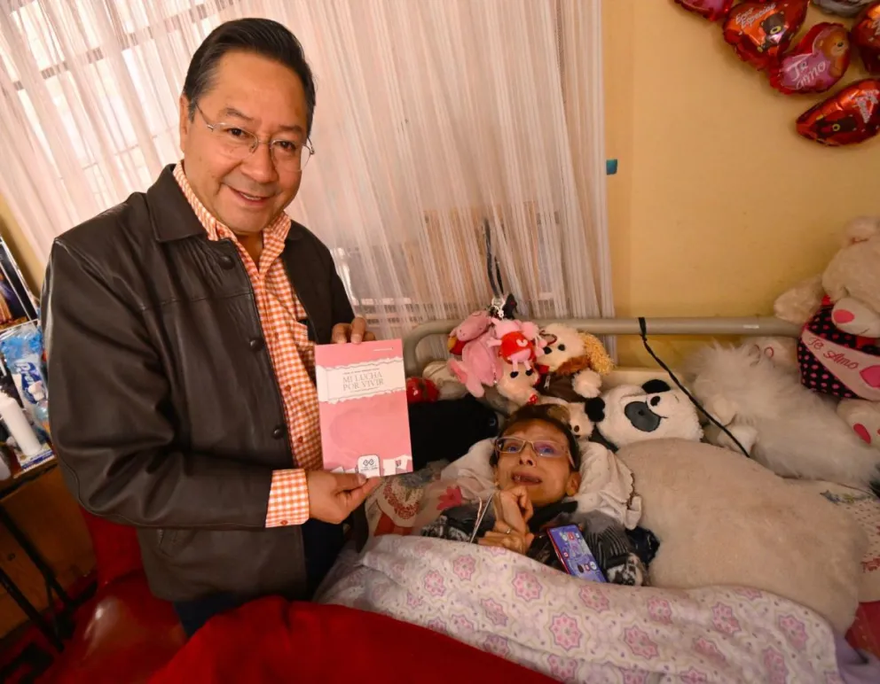 Luis Arce este viernes, cuando visitó a Fabiola. Foto: RRSS del Jefe de Estado 