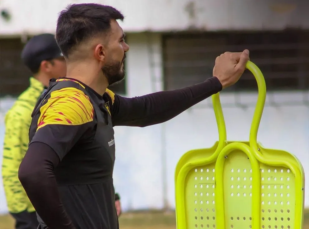 Enrique Triverio en una entrenamiento del Tigre en su estadio de Achumani. Foto: club The Strongest