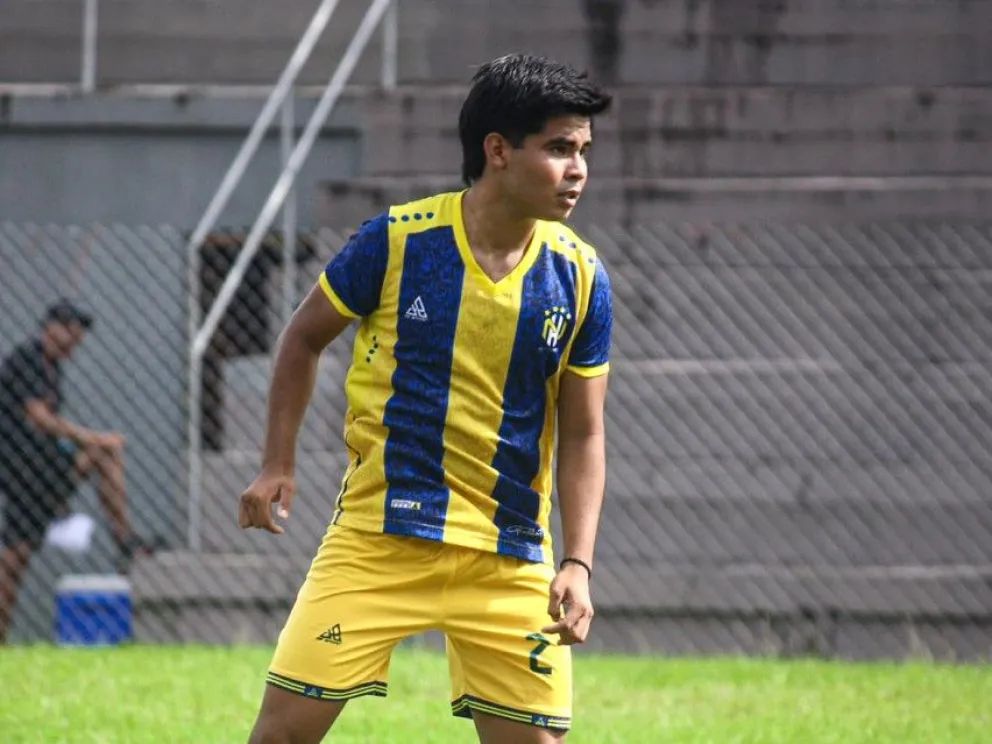 José Eduardo Daza durante un partido de fútbol en la ciudad de Santa Cruz. Foto: Internet