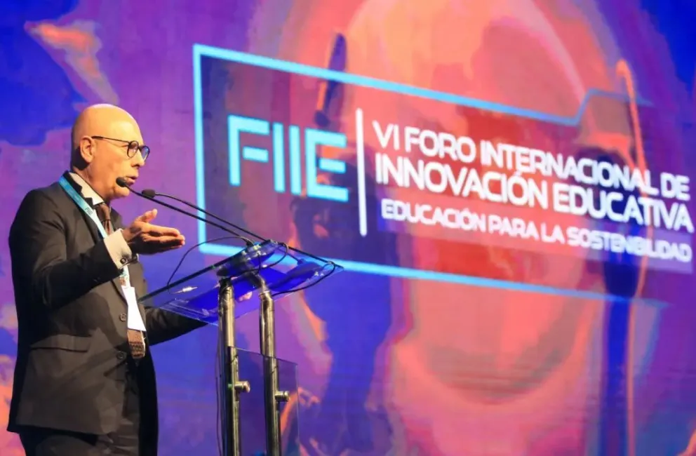 El español Francesc Pedró durante su intervención en el foro. Foto: EFE