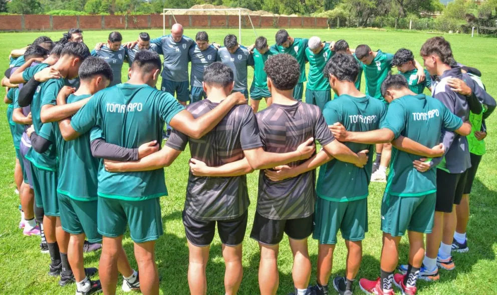 Jugadores y cuerpo técnico de Real Tomayapo en uno de sus últimos entrenamientos. Foto: club Real Tomayapo