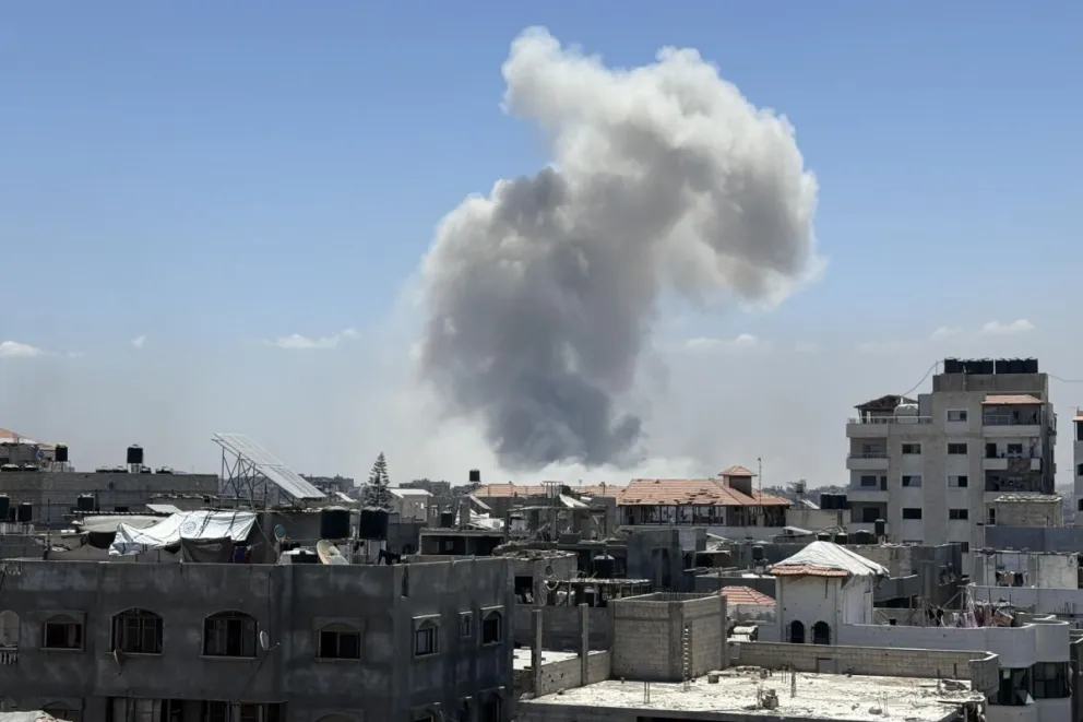 Vista general de la ciudad de Gaza este tras un bombardeo israelí. Foto: EFE