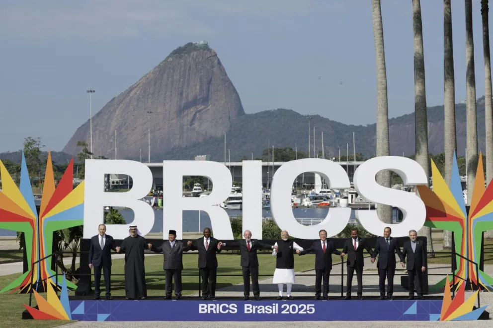 Las autoridades posan durante la apertura de la cumbre de los BRICS este domingo en Río de Janeiro (Brasil). Foto. EFE