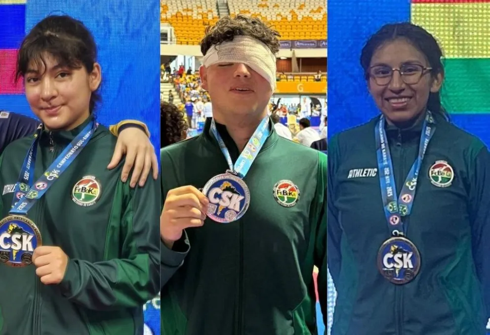 Los tres karatecas bolivianos que fueron medallistas el sábado. Foto: Feboka