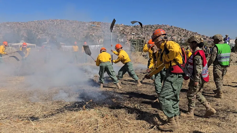 Un simulacro de incendio durante un ejercicio. Foto: Ministerio de Defensa